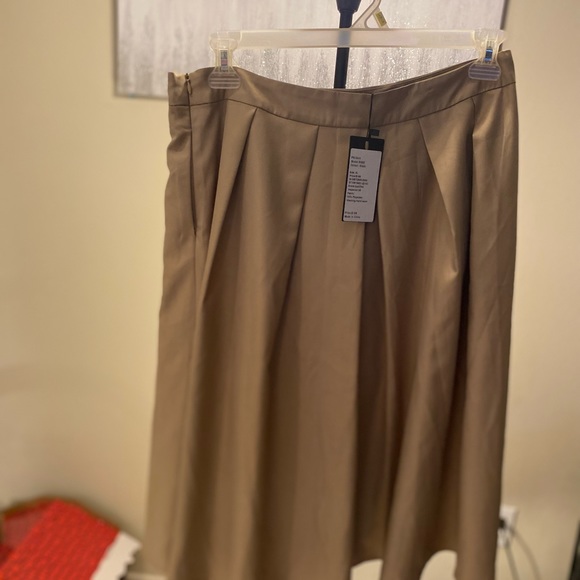 NWT tan Midi Skirt with POCKETS! Size XL - Picture 6 of 7
